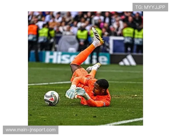 卡尔内塞基扑出点球后的怒吼，亚特兰大门将拯救球队