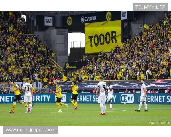 多特蒙德半场3-0领先美因茨，主场攻势如潮
