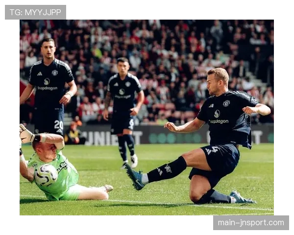 深度复盘:曼联客场三球完胜,滕哈格的战术调整如何激活加纳乔